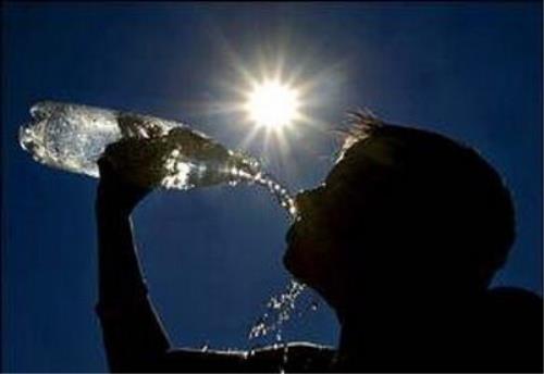 برای جلوگیری از گرمازدگی آب زیاد بنوشید